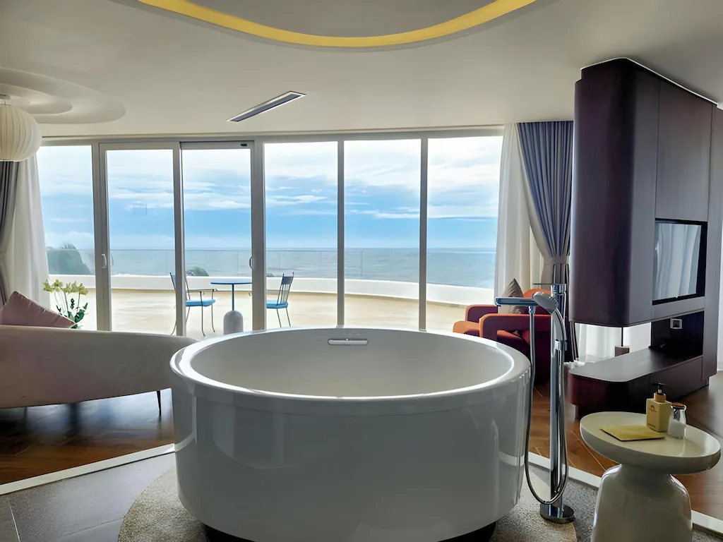 Off-Brand Hotel Photo